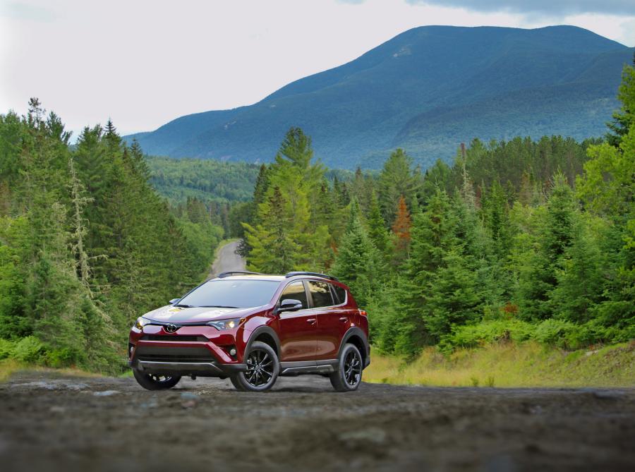  Toyota RAV4 Adventure 2017 года  (NA) (фото 4 из 21)
